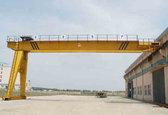 Cần cẩu giàn hai cần gầm