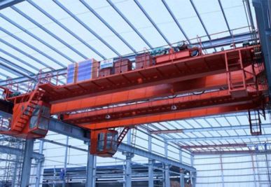Cần cẩu trên dầm đôi với xe đẩy tời