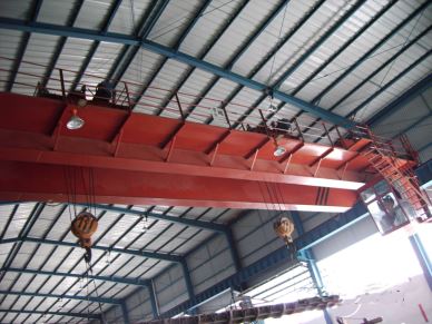 Cần cẩu nhà máy QD 70 tấn